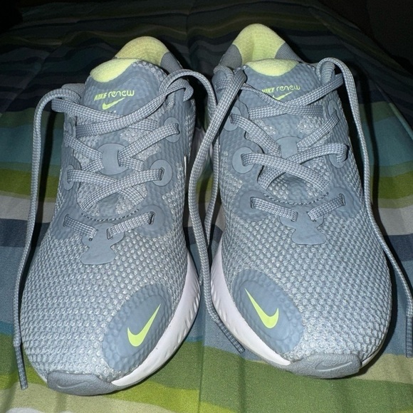 Nike Women's Renew Running Sneakers Gray Size 7 Gray light green white - Picture 2 of 7